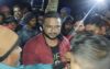 বরিশালে ডিবি পরিচয়ে চাঁদাবাজি, ছাত্রদল নেতাসহ পুলিশ কর্মকর্তাকে গণপিটুনি দিলেন জনতা