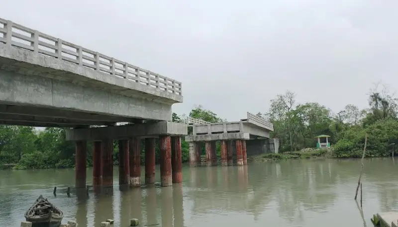 তালতলীতে সেতুর নির্মাণ কাজ বন্ধ, ভোগান্তিতে পর্যটকরা