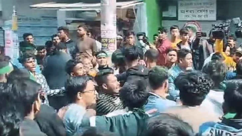 বরিশালে ছাত্রদলের সমাবেশে দুই গ্রুপের মারামারি