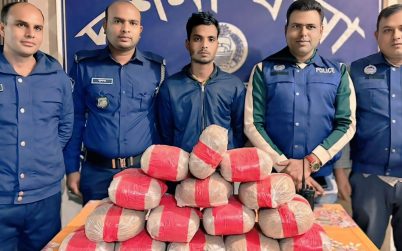 দর্শনায় ১৫ কেজি গাঁজাসহ যুবক আটক