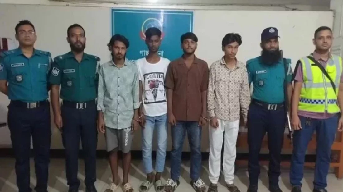 গাজীপুরে বাটা শোরুমসহ দোকান ভাঙচুর, গ্রেপ্তার ৪