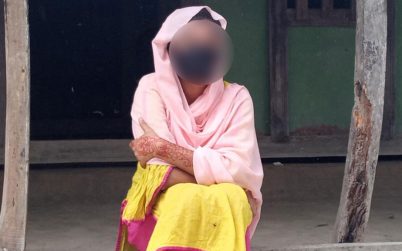 পরীক্ষার হলে না গিয়ে প্রেমিকের বাড়িতে অনশনে কিশোরী