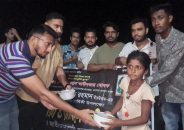 বরিশাল ছাত্রদলের পক্ষ থেকে বন্যার্তদের মাঝে খাবার বিতরণ