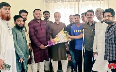 বিজিএমইএর সভাপতিকে জীবননগর সাংবাদিক সমিতির পক্ষ থেকে ফুলেল শুভেচ্ছা