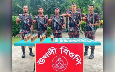 জীবননগর সীমান্তে ভারতীয় ওষুধ ও মদ উদ্ধার