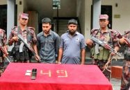 যশোরে ২৩ স্বর্ণের বারসহ দুই যুবক আটক