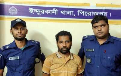 সাঈদীর ফাঁসির রায়ে মিষ্টি বিতরণকারী আ’লীগ নেতাকে গণধোলাইয়ের পর পুলিশে সোপর্দ