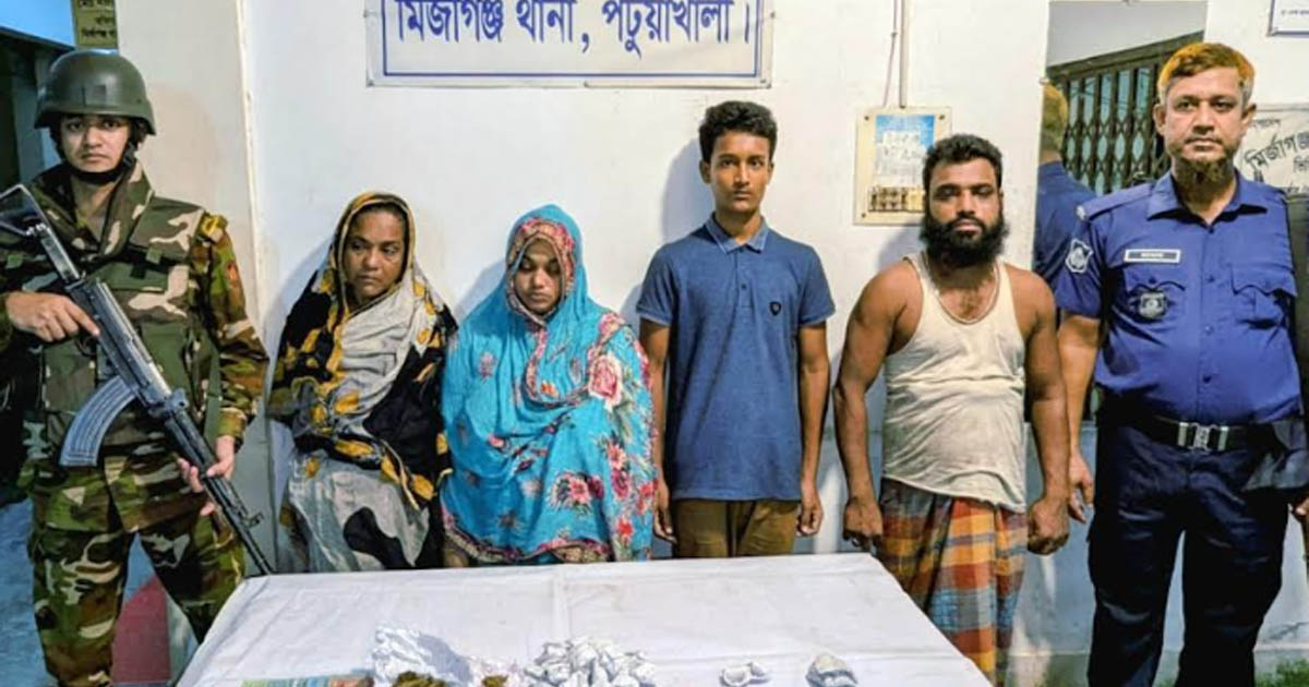 মির্জাগঞ্জে যৌথ বাহিনীর অভিযানে মা-ছেলে ও পূত্রবধূ গাঁজাসহ আটক ৪