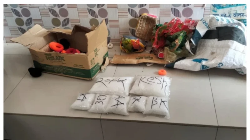 বাসের বাঙ্কারে মিলল ২ কোটি টাকার ‘আইস’