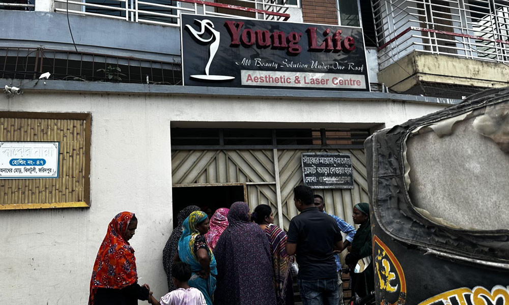 বিউটি পার্লার থেকে নারীর ঝুলন্ত মরদেহ উদ্ধার