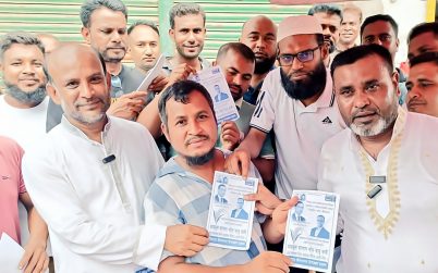 জীবননগরে যুবদলের উদ্যোগে ধানের শীষের লিফলেট বিতরণ