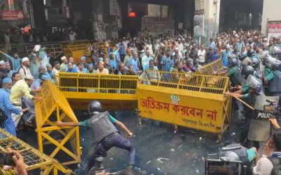 মাদ্রাসা শিক্ষকদের ওপর পুলিশের লাঠিচার্জ-জলকামান, আহত ১৫