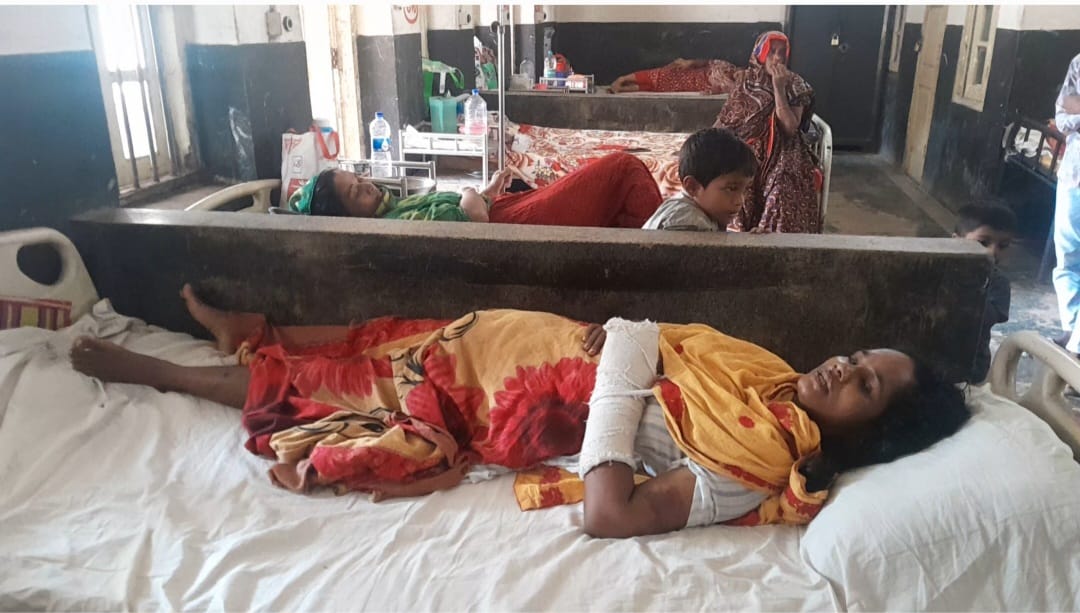 হিজলায় স্বামীর নির্যাতনে গৃহবধূর হাত ভাঙা