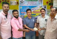 বাকেরগঞ্জে লাল-সবুজ শ্রমজীবী সমবায় সমিতির সদস্যদের মাঝে বিনামূল্যে সার ও বীজ বিতরণ