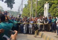 খুলনায় আদালত চত্বরে গুলি ও কুপিয়ে দুই আসামিকে হত্যা