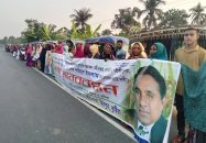 কুষ্টিয়া ২ আসনে মনোনয়ন পুণর্বিবেচনার দাবীতে মহাসড়কে ৮কিলোমিটার জুড়ে বিক্ষোভ ও মানববন্ধন করেছে নারীরা