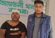 পুলিশের ধাওয়া খেয়ে লোকালয়ে ডাকাত, জনতার হাতে আটক