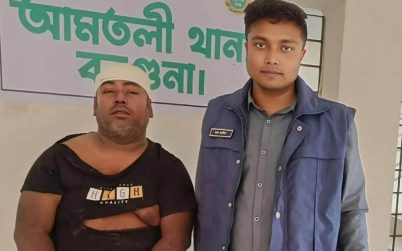 পুলিশের ধাওয়া খেয়ে লোকালয়ে ডাকাত, জনতার হাতে আটক