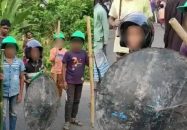 লকডাউনে অস্ত্র হাতে শিশুদের অবস্থান