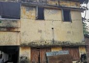 দুমকিতে ঝুঁকিপূর্ণ ভবনেই চলছে পাঠদান, দুর্ঘটনার আশঙ্কা