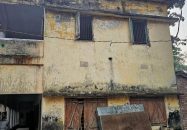 দুমকিতে ঝুঁকিপূর্ণ ভবনেই চলছে পাঠদান, দুর্ঘটনার আশঙ্কা