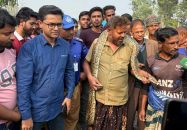 ৯ ফুট লম্বা অজগর সাপ উদ্ধার