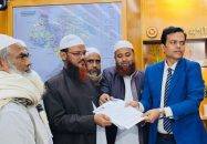 বরিশাল-৬ বাকেরগঞ্জ আসনে মনোনয়নপত্র জমা দিলেন মুফতি ফয়জুল করীম