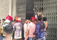 বরিশালে সুতার কারখানায় ভয়াবহ অগ্নিকাণ্ড, কোটি টাকার ক্ষয়ক্ষতির আশঙ্কা