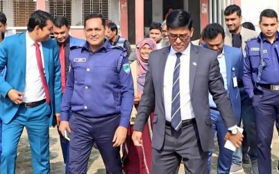 জীবননগর উপজেলার ঝুঁকিপূর্ণ বিভিন্ন ভোটকেন্দ্র পরিদর্শন করলেন ডিসি-এসপি