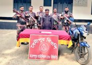 জীবননগরে ৩টি স্বর্ণের বারসহ পাচারকারী আটক