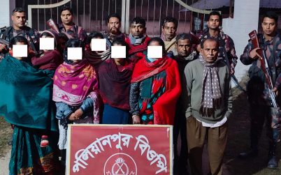 মহেশপুর সীমান্ত দিয়ে ভারতে অনুপ্রবেশের চেষ্টা, বিজিবির হাতে আটক ১১