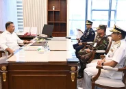 প্রধানমন্ত্রীর সঙ্গে তিন বাহিনী প্রধানের সাক্ষাৎ
