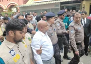 এজলাসে হট্টগোল, বরিশাল জেলা আইনজীবী সমিতির সভাপতি আটক