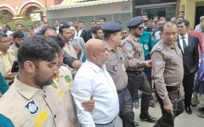 এজলাসে হট্টগোল, বরিশাল জেলা আইনজীবী সমিতির সভাপতি আটক