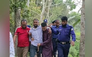 নলছিটিতে প্যারোলে মুক্তি পেয়ে বাবার দাফনে অংশ নিলেন ছাত্রলীগ নেতা