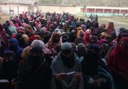 ভোট কেন্দ্রে নারীদের উপচে পড়া ভিড়