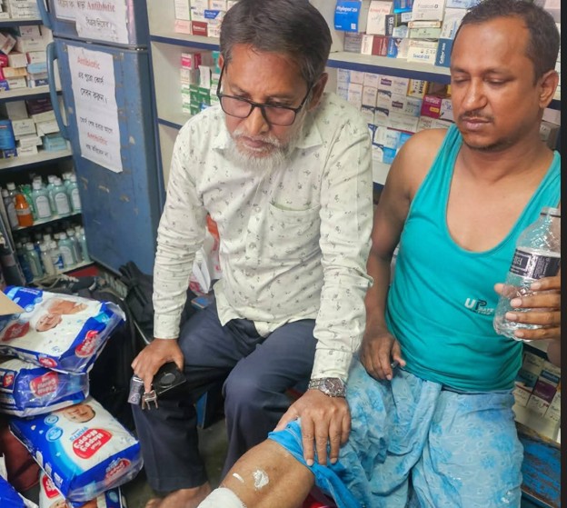 গৌরনদীতে মোটরসাইকেল দুর্ঘটনায় ছাত্রদল নেতা মহিদুল আহত