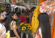 বরিশালে ভালোবাসা দিবসে ফুলের দোকানে বেড়েছে বিক্রি