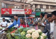 বরিশাল ১৮ নম্বর ওয়ার্ডে ধানের শীষে স্বেচ্ছাসেবক দলের গণসংযোগ