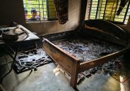 বাকেরগঞ্জে আওয়ামীলীগ নেতার বাড়িতে অগ্নিসংযোগ