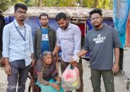 আমতলিতে স্বপ্ন ছোঁয়া স্বেচ্ছাসেবী যুব সংগঠনের উদ্যোগে ইফতার সামগ্রী বিতরণ