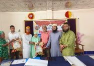 আমতলীতে তিন শতাধিক পরিবারের মাঝে ইফতার সামগ্রী বিতরন