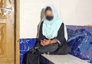 লালমোহনে বিয়ের দাবিতে প্রেমিকের বাড়িতে তরুণীর অনশন