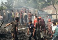 বাকেরগঞ্জে আগুনে পুড়ে ৩ বসতঘর ভস্মীভূত