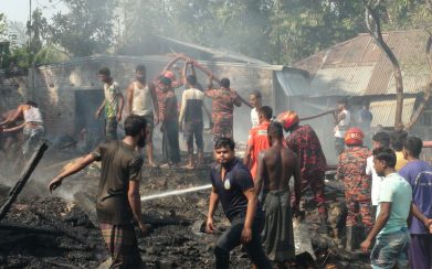 বাকেরগঞ্জে আগুনে পুড়ে ৩ বসতঘর ভস্মীভূত