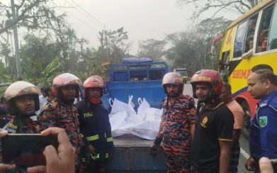 বরিশাল-ঢাকা মহাসড়কে মিনি ট্রাক-থ্রি হুইলার সংঘর্ষ: নারীসহ নিহত ২