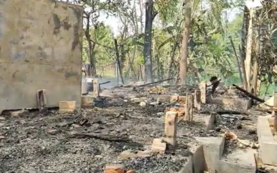 মাদকের টাকা না পেয়ে নিজেদের বসতঘরে আগুন দিল মাদকাসক্ত ছেলে