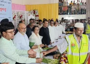 বরিশালের পরিচ্ছন্নতাকর্মীরা প্রধানমন্ত্রীর উপহার পেলেন