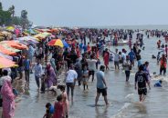 কুয়াকাটায় ঈদের ছুটিতে পর্যটকদের উপচেপড়া ভিড়