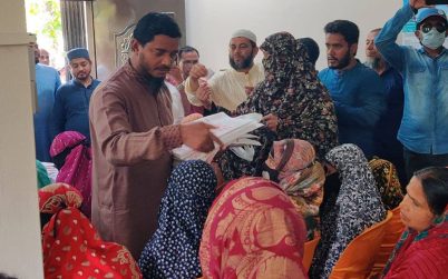 বাউফলে অসহায় পরিবারকে শাড়ি-অর্থ সহায়তা দিলেন এমপি শফিকুল ইসলাম মাসুদ